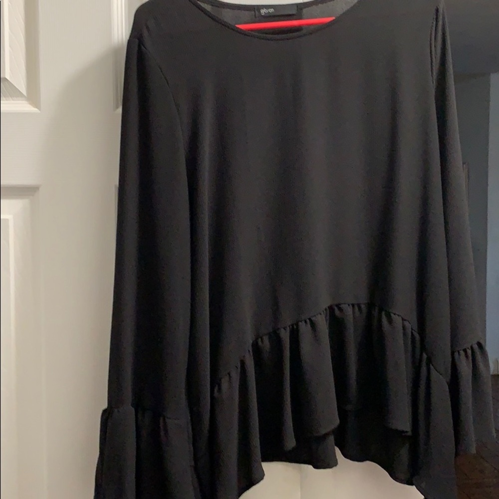 Beautiful blouse - Picture 2 of 3